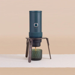 OutIn Foldable Coffee Stand  – składany uchwyt na ekspres do kawy