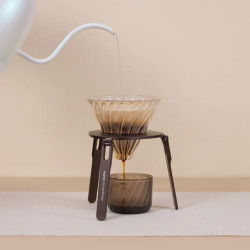 OutIn Foldable Coffee Stand  – składany uchwyt na ekspres do kawy