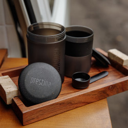 Wacaco Prestina (coal black) – przenośny zaparzacz do kawy